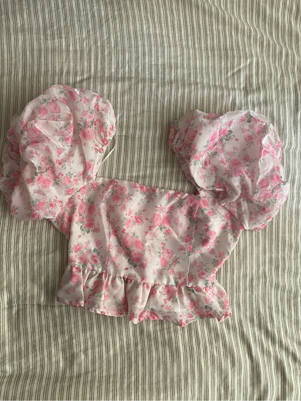 Altar'd State XS Pink Floral Puff Sleeve Top